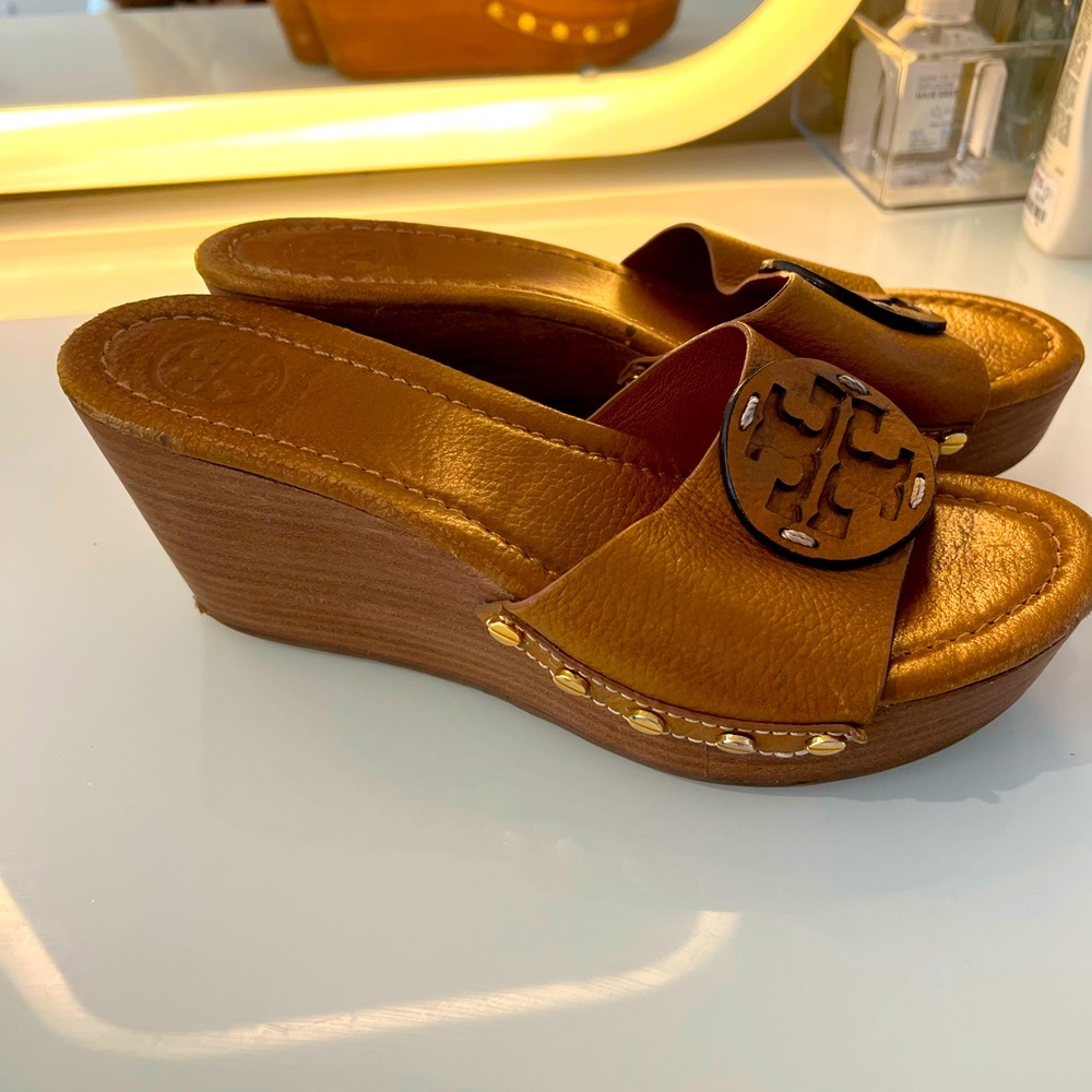 Tory Burch size 7 1/2 color brown